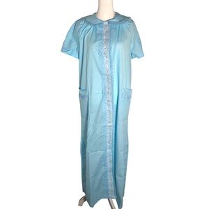 Vintage snap front lace/embroidered nightgown robe. Sz 12. New old stock